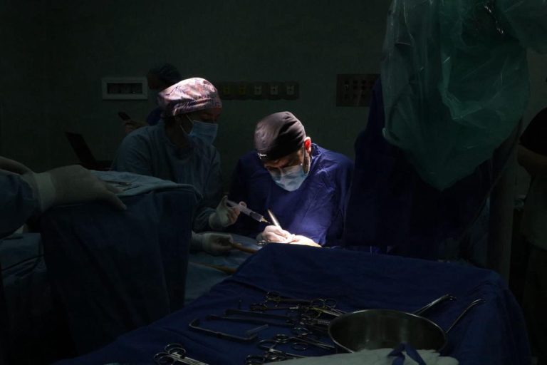 Reciben seis infantes implantes cocleares bilaterales