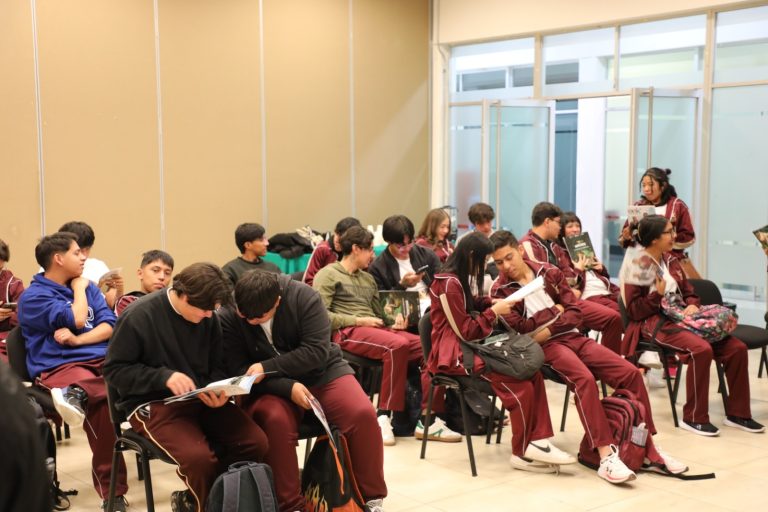 Imparten taller de arduino básico a estudiantes del Cecytez