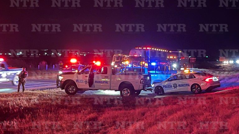 Se incendia camión en carretera; viajaban nueve enfermeros