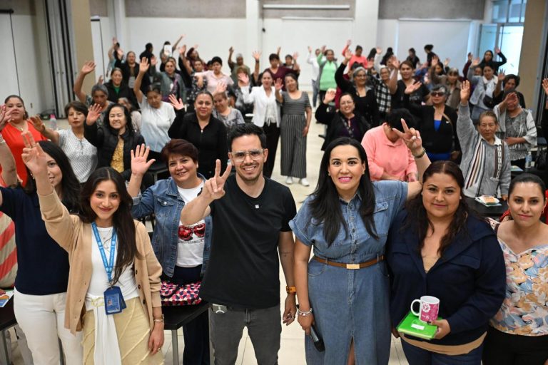 Capacitan a mujeres sobre comunicación asertiva