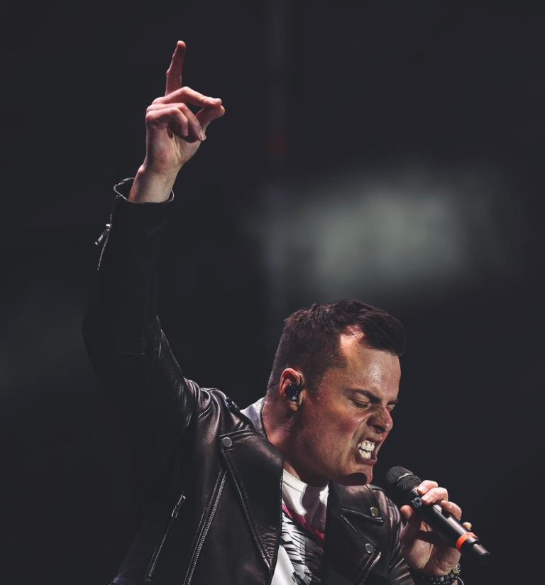 Marc Martel reencarna One Vision of Queen