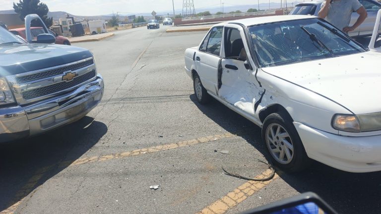 Choque en acceso a Colinas del Padre deja dos lesionados