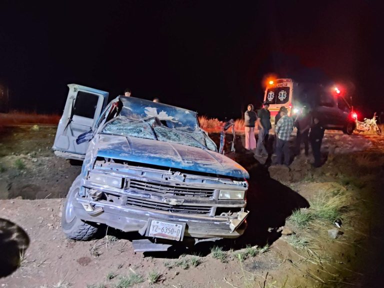 Vuelca camioneta camino a la Ex Hacienda de Zaragoza