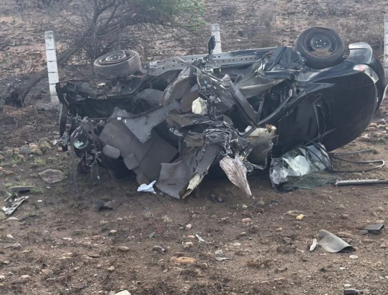 Muere hombre en aparatosa volcadura sobre la 45