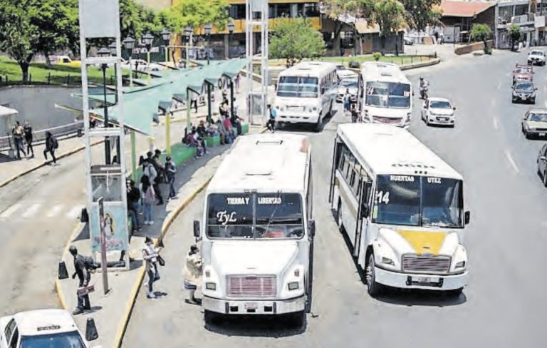 Aquejan a transportistas protestas de maestros