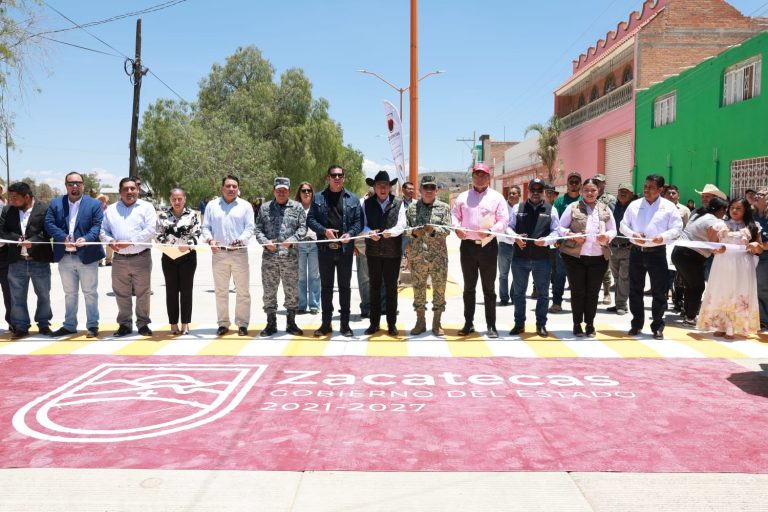Entregan equipo táctico y rehabilitación de calles en Loreto