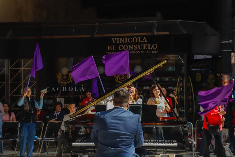 Se llena de música el Mercado Jesús González Ortega