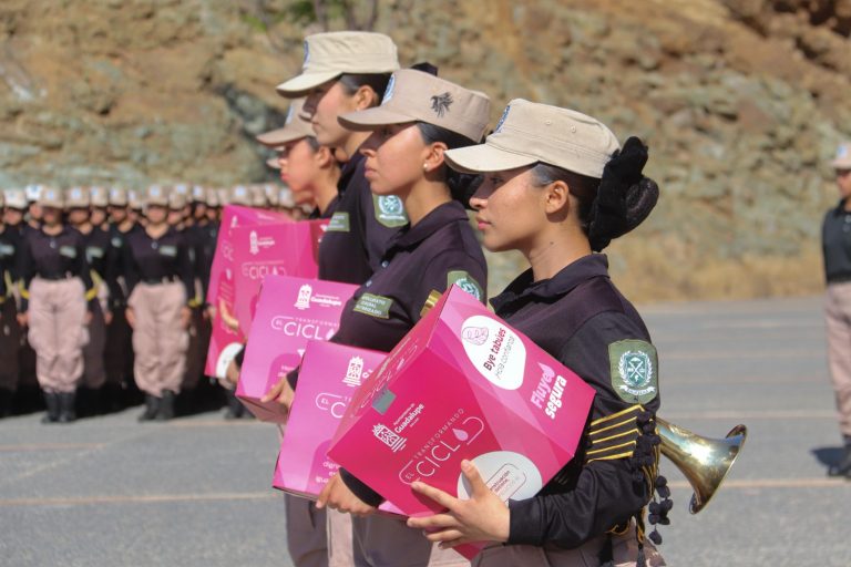 Entregan kits menstruales a estudiantes de Bachillerato General Militarizado