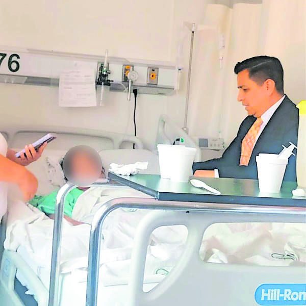 Buscan a familia de sexagenaria abandonada