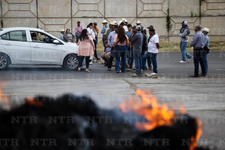 Bloquean la 45; denuncian intromisión por parte de Secampo