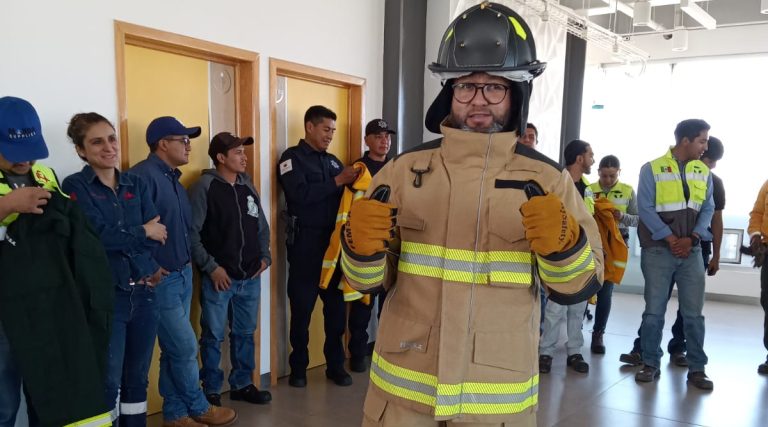 Capacitan a personal de Quantum en control de incendios forestales