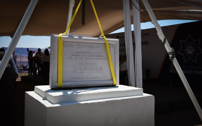Coloca gobernador primera piedra de Casa de Justicia en Valparaíso