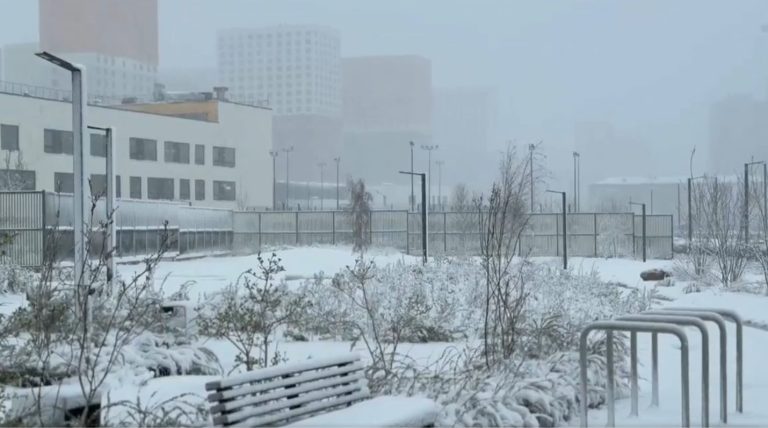 Deja 1 muerto y 31 heridos temporal de nieve en Rusia