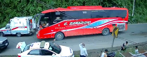 Deja 11 muertos y 22 heridos accidente de autobús en Ecuador