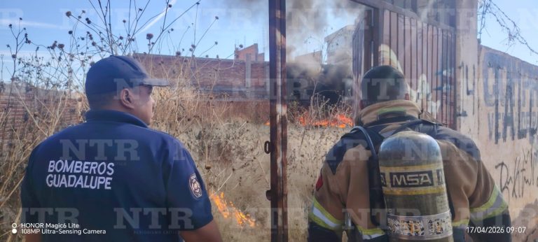 Se incendia lote baldío con hidrocarburos, basura y hierba