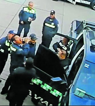 Sigue investigación a policías viales