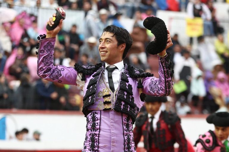Poderío de Sergio Flores en triunfo compartido con Isaac Fonseca en el cierre de Texcoco