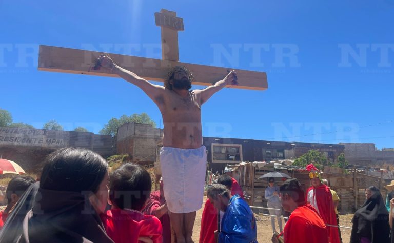 Realizan representación del viacrucis en El Orito