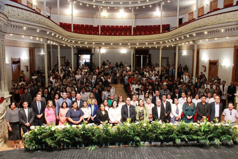 Reconocen a 300 mentores y mentoras universitarias que inspiran con su labor