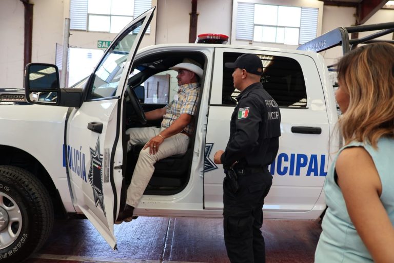 Invierten 2 mdp en uniformes y patrulla para Policía Municipal
