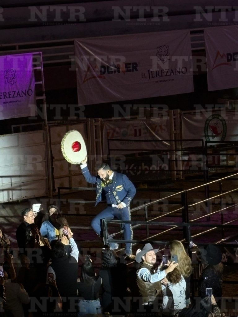 Leonardo Aguilar conquista el lienzo charro
