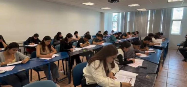 Aspirantes presentan examen de admisión a la UAZ