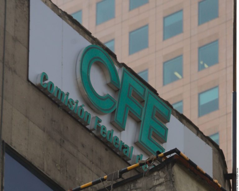 Arrastran a México Pemex y CFE.- S&P