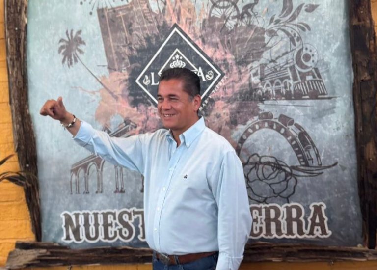 Dialoga diputado con habitantes de Loreto