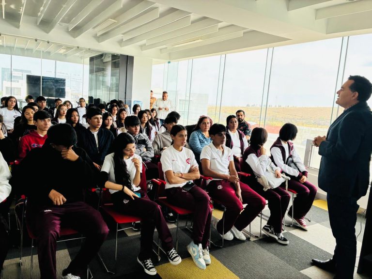 Estudiantes del CETIS 114 visitan Ciudad Quantum