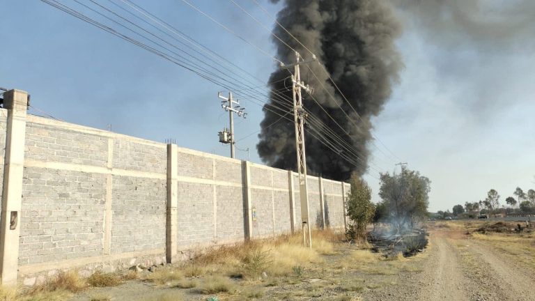 Se incendia corralón de camiones en Hacienda Nueva
