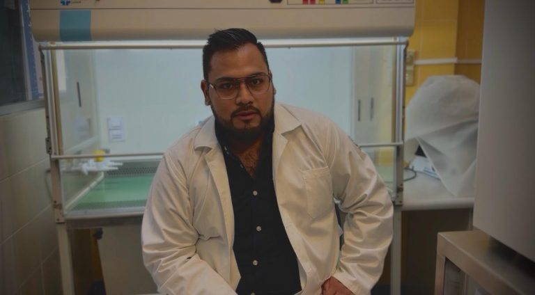 Premian a especialista en virología con el José Árbol y Bonilla