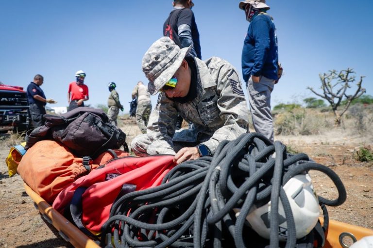 Capacitan a elementos de Protección Civil