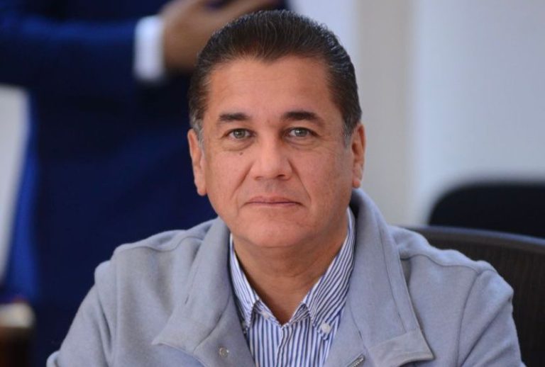 Inútil, obligar a renunciar a funcionarios aspirantes