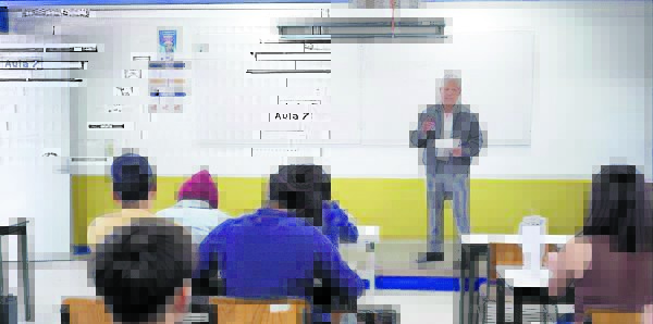 Imparten educación financiera en la UAZ