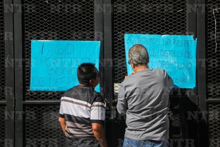 Se manifiestan sindicalizados en Issstezac; exigen pago de bono