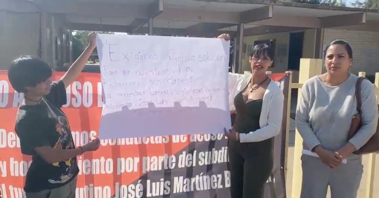 Padres se suman a paro en la Pedro Ruiz