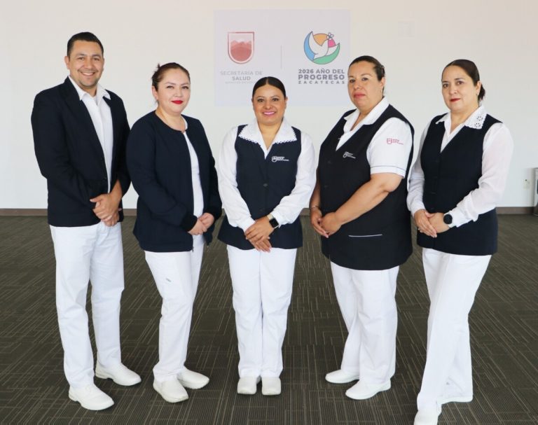 Reconocen a enfermeros en su día