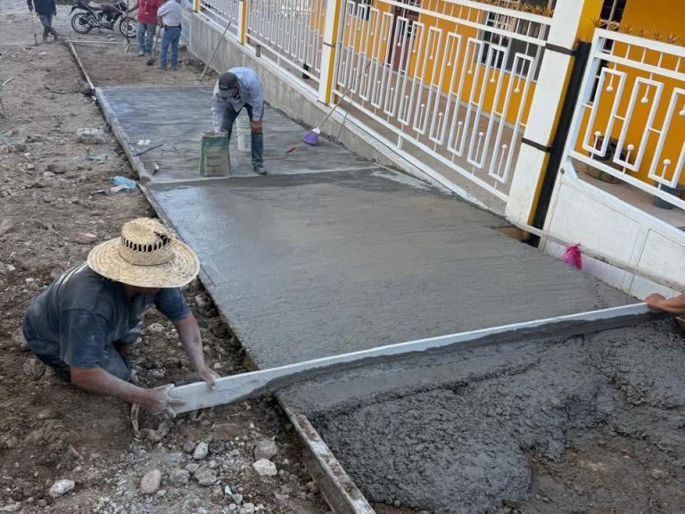 Renuevan drenajes y calles en Tabasco