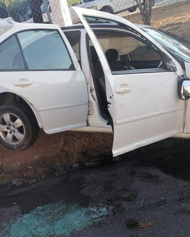Se sale del camino por exceso de velocidad