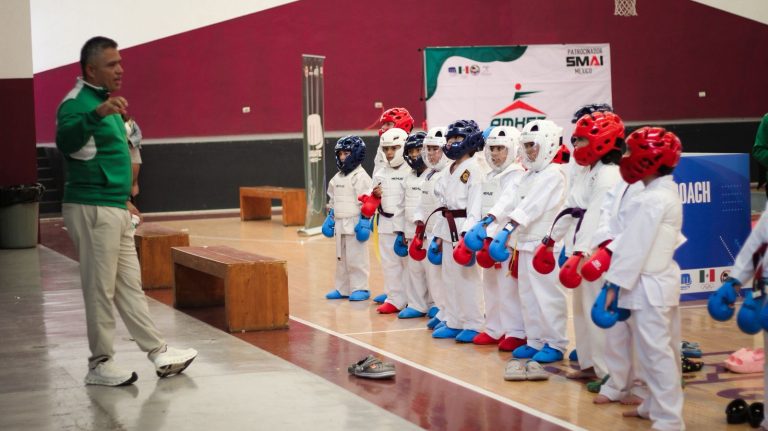 Realizan Examen de Grados de karate