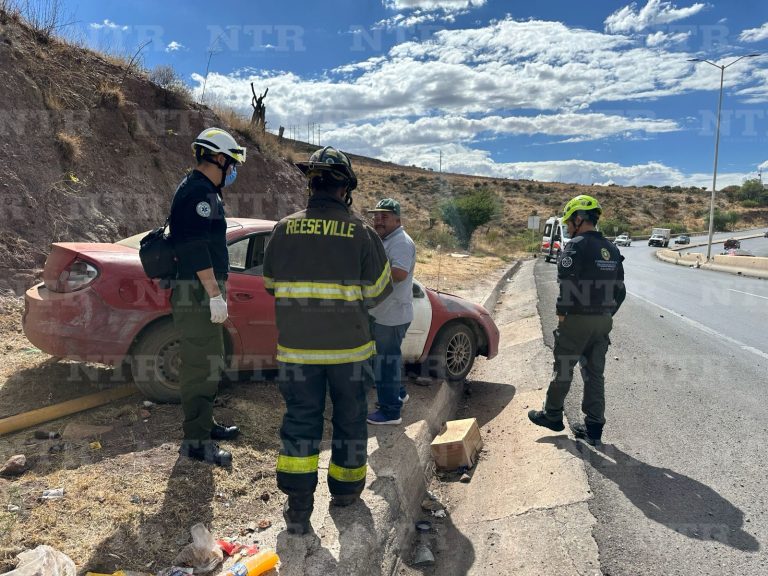 Abandonan vehículo después de chocar en el bulevar Bicentenario