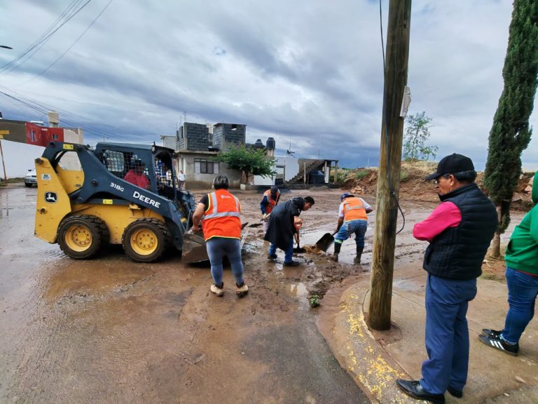 Atienden daños en Villas del Vergel por fuertes lluvias