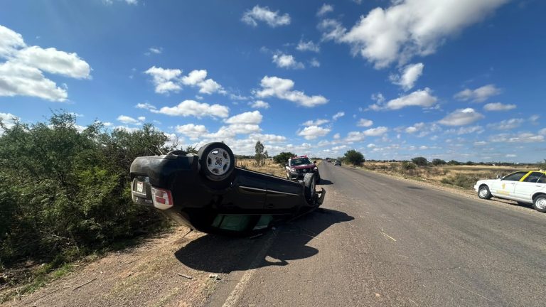 Se vuelca hombre en carretera estatal 175