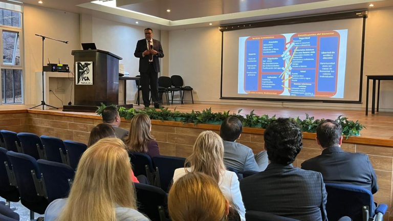 Celebran coloquio de investigación en Ciencias Administrativas