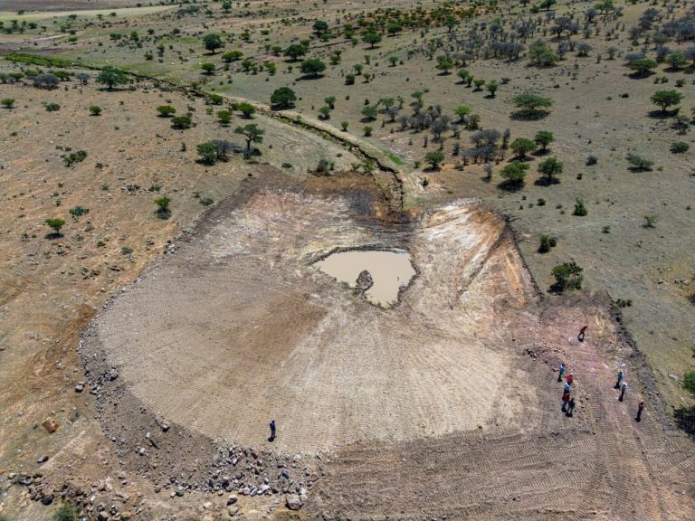 Construirán 15 bordos para ganado en Sombrerete