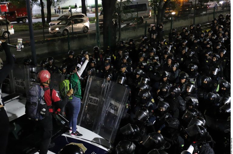 Entre patadas y tensión