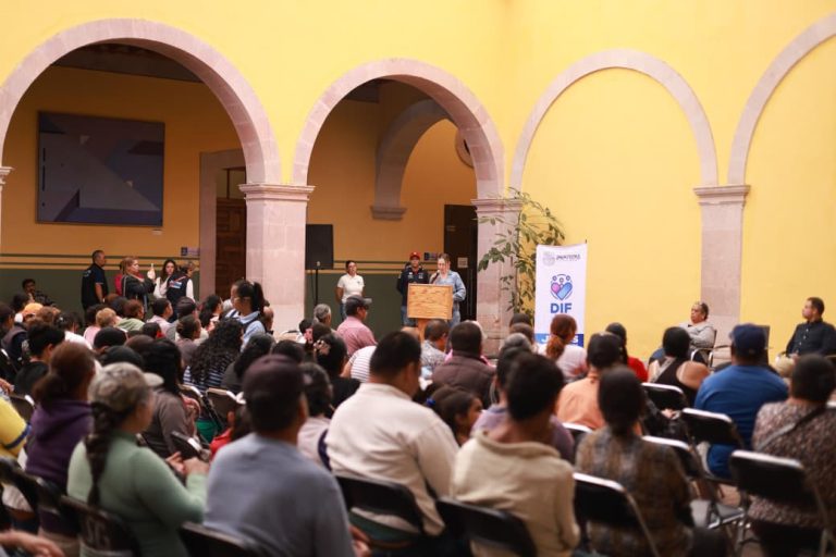 Entrega DIF de la capital apoyos a personas con discapacidad