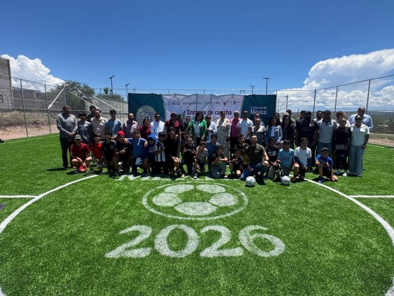 Inauguran dos canchas de futbol 5 en Valparaíso