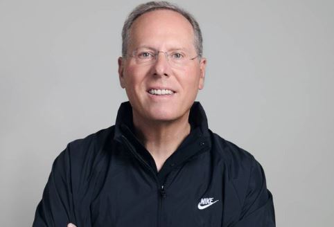 Nombra Nike nuevo director financiero a David Denton