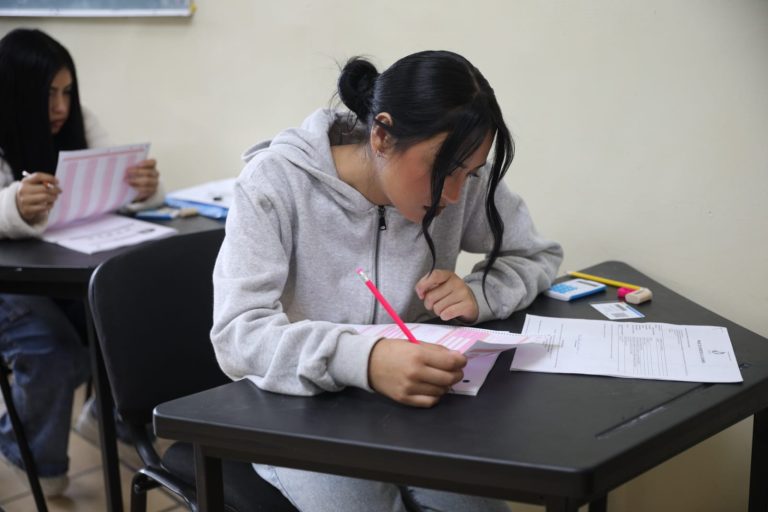 Presentan examen 1,270 jóvenes para ingresar a Escuelas Normales